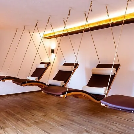 Отель Edelweiss 4*