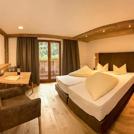 Отель Edelweiss 4*